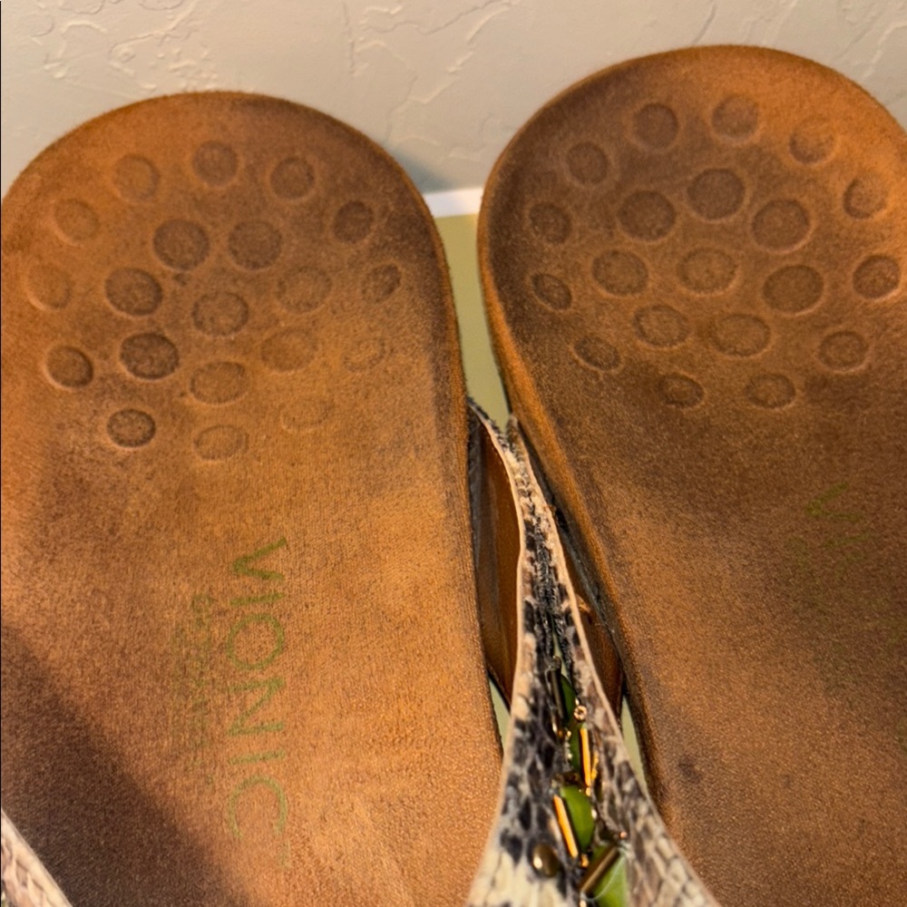 Vionic Studded Snake Print Sandals size 9 - Picture 3 of 8